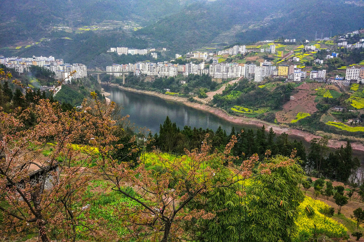 长江主题PPT大纲：从自然景观到人文历史，全面展现母亲河的壮丽与魅力