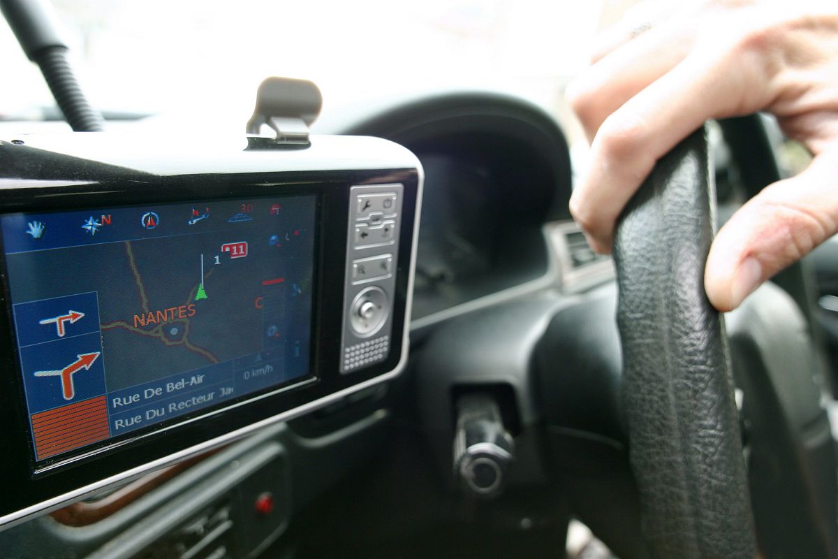 高德导航怎么设置危险品运输车的导航步骤帮我用200字详细描述