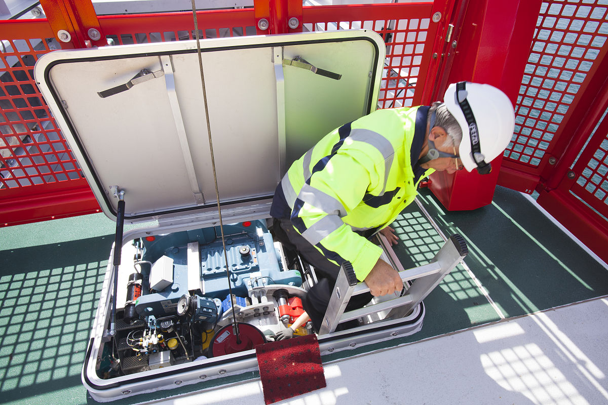 Cargo Hold Ladder Damage: Impact on Cleaning Operations