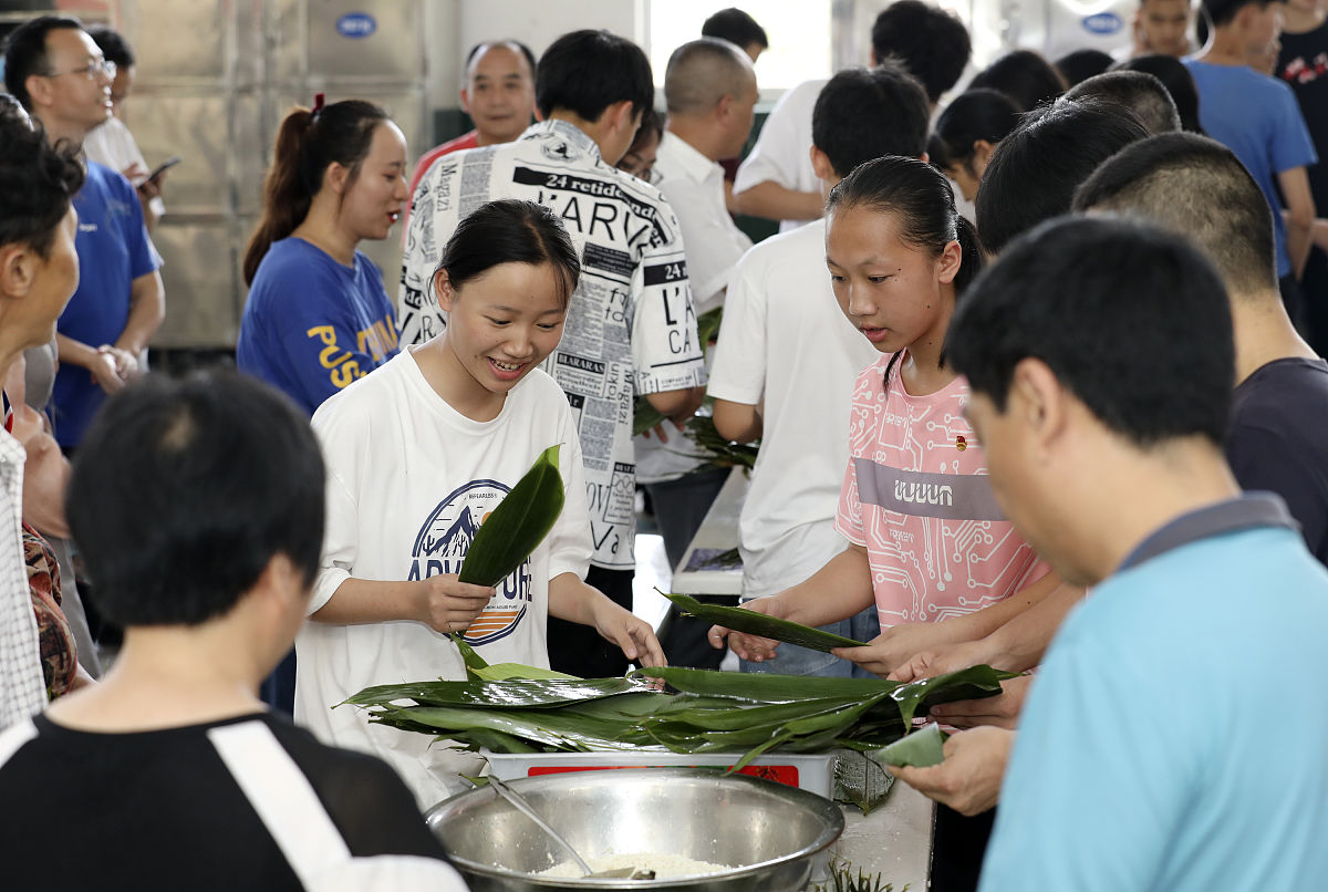 包粽子比赛活动：展现团队协作，共度欢乐时光