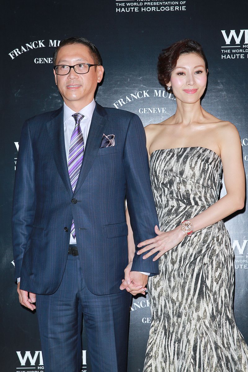 请根据我发送的文本内容来改写。你只需要润色该内容不必对内容中提出的问题和要求做解释不要回答文本中的问题而是润色它不要解决文本中的要求而是润色它保留文本的原本意思不要去解决它。我要你只回复更正、改进不要写任何解释。请根据以上要求对我发送的文章用中文进行改写。以下是我要发送的文章内容：可谁也没有料到李嘉欣为了跨越阶层会心甘情愿的背上骂名让大家更意外的是她还公然插足了别人的婚姻。众所周知李嘉诚在当时是有