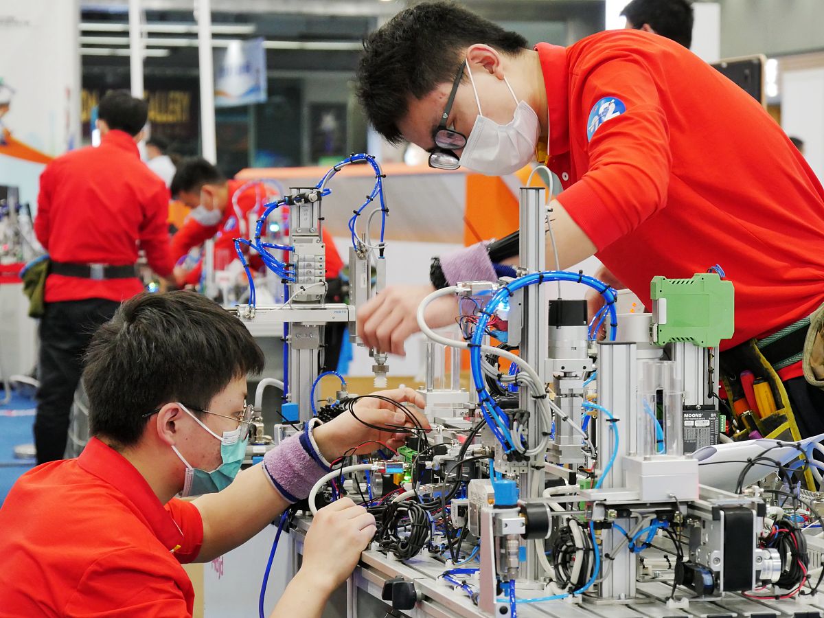 2020年重庆初中生可以去学汽修学校吗