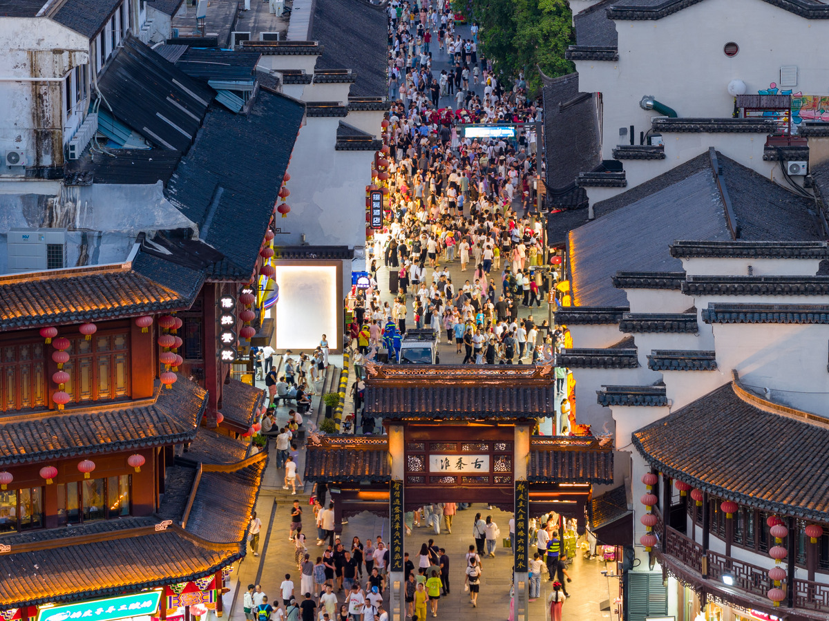 你是一个旅游博主请原创一份南京夫子庙的旅游攻略和注意事项推荐一些夫子庙的美食