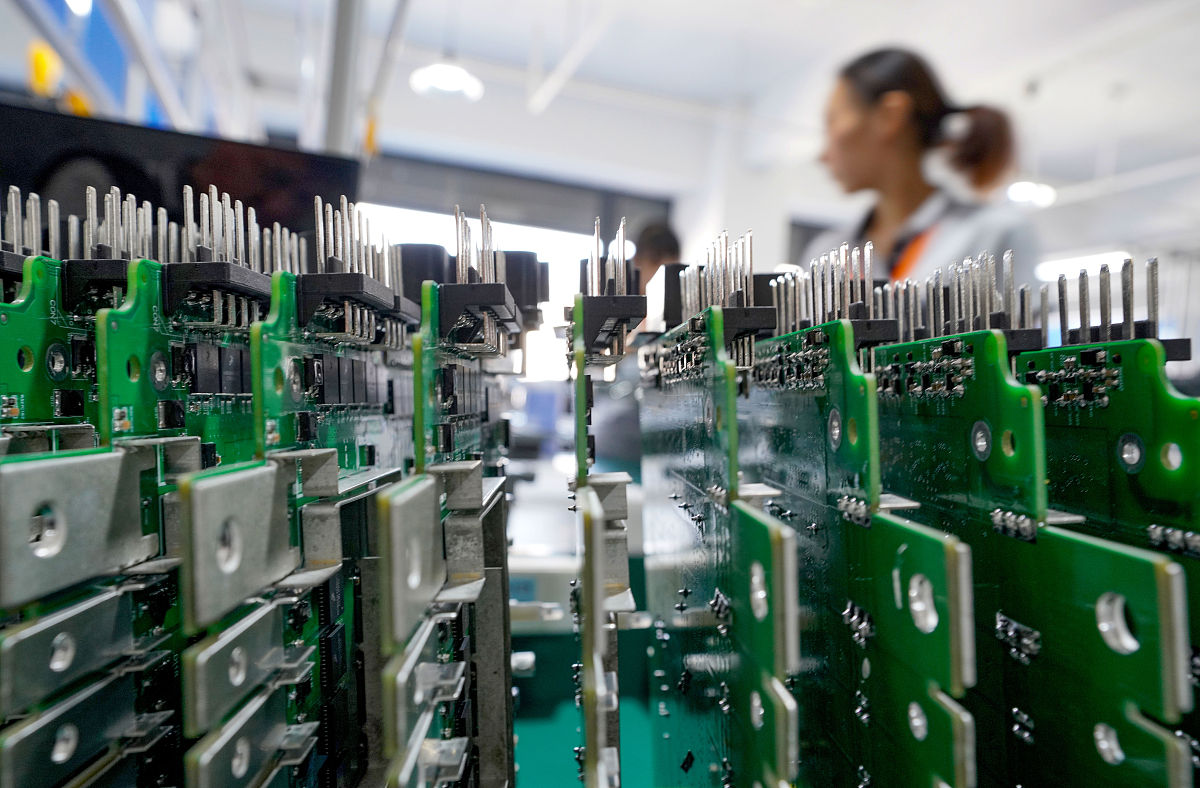 描述电子元件生产项目的商业模式及详细解释说明