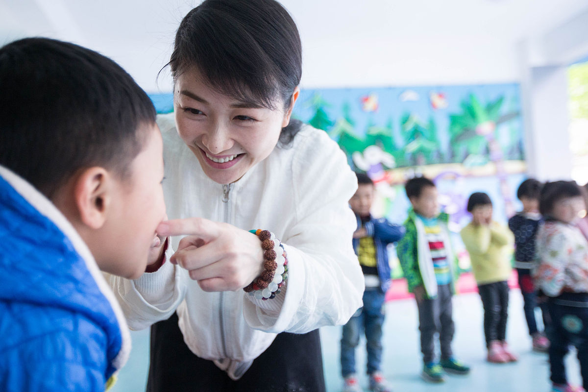 戴助听器宝宝上幼儿园指南：适应、沟通、快乐成长