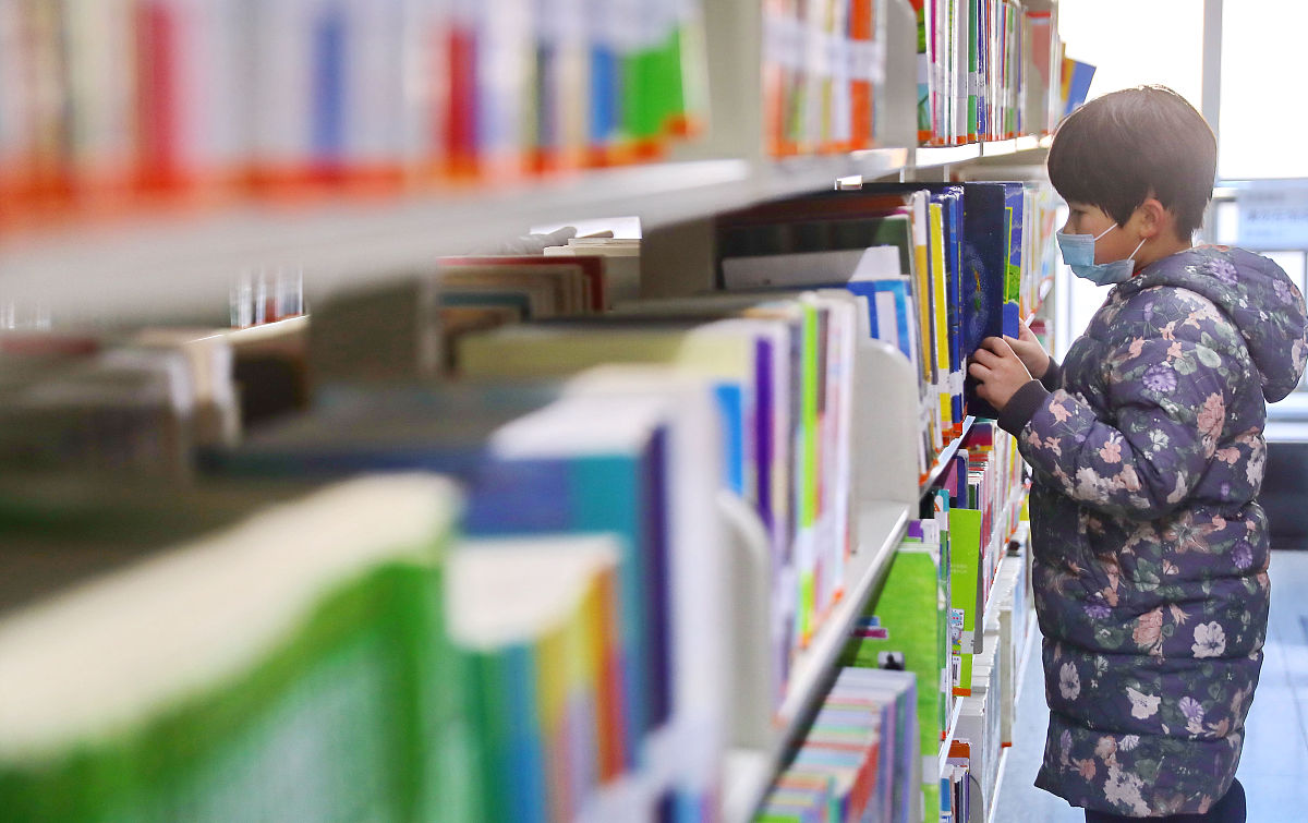 实习实训内容根据图书管理系统项目流程来应包含但不限于：项目选型、需求分析、系统设计、开发、部署、测试等环节每一项之后根据自身项目特点增加一点描述信息；