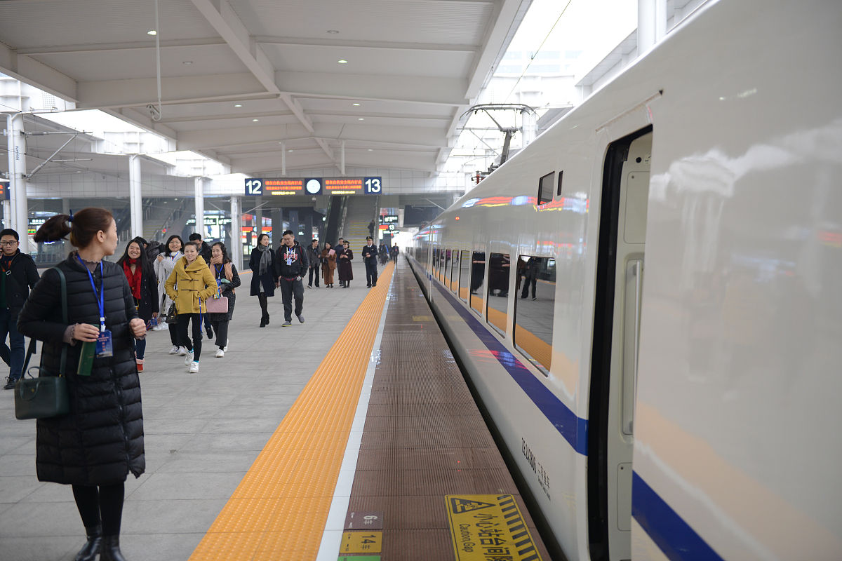 成都铁路学校热门专业：通信、机车、电气化和运输管理