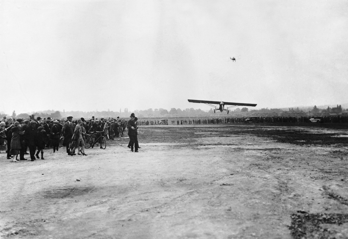 柏林空运：327天运送230万吨物资的奇迹