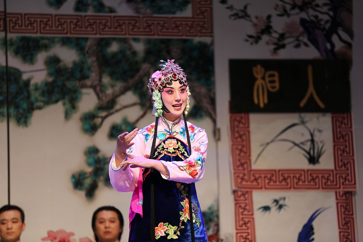 2014年10月28日,上海,明星版话剧《一代名优》首演.史依弘