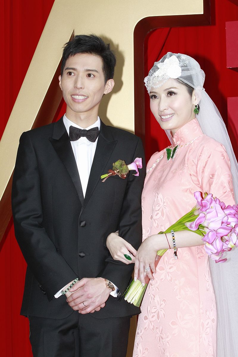 2011年10月22日,香港,美女主播陈贝儿下嫁m先生(贝儿对准夫婿的称呼).