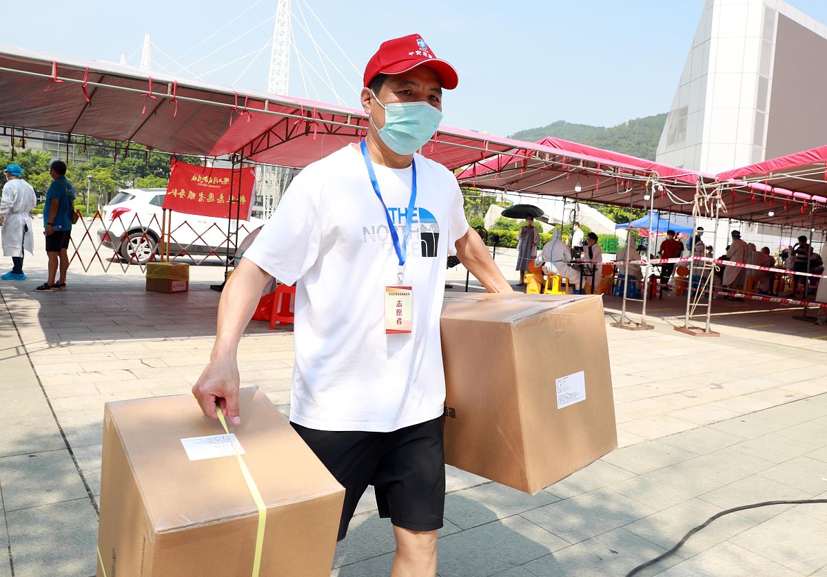 请使用1000字描述一下孙子兵法第八章内容并以现代例子进行说明