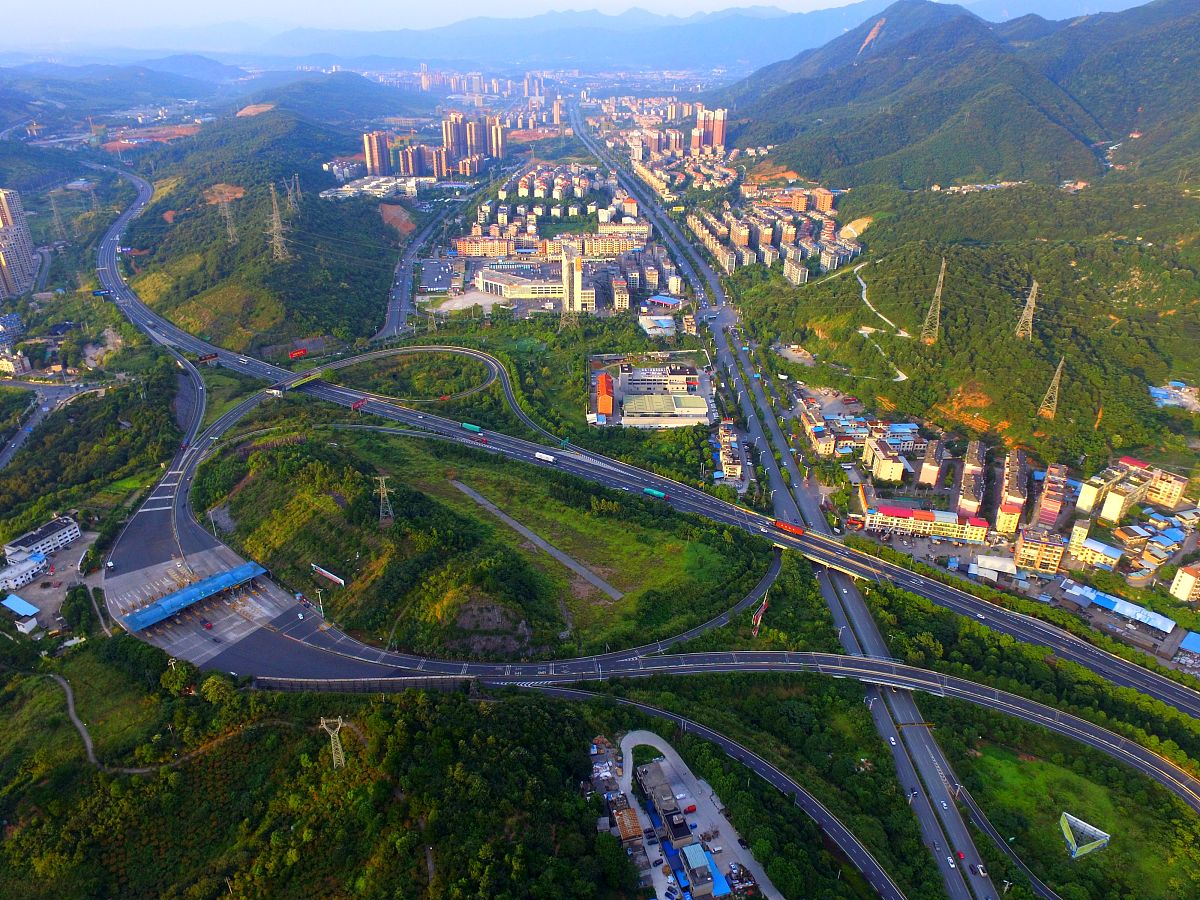 近期市委主要领导将赴各县市区开展绿色经济调研。为做好相关准备工作根据市发改委主要领导要求请各县市区总结绿色经济工作情况包括工作开展情况、亮点和成效、存在问题、下一步思路写一篇福州市晋安区绿色经济工作情况