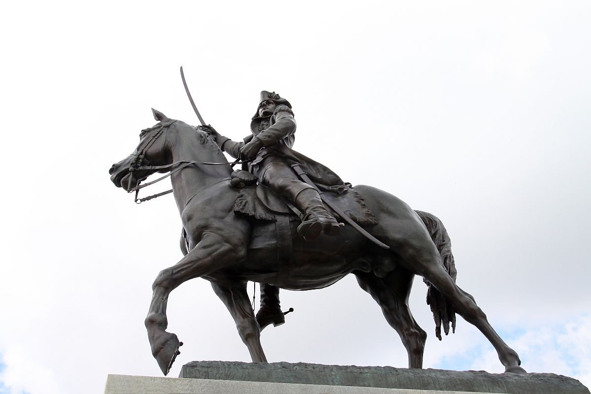 chicago - apr 01:  kasimir chodsinski's memorial statue of thadd