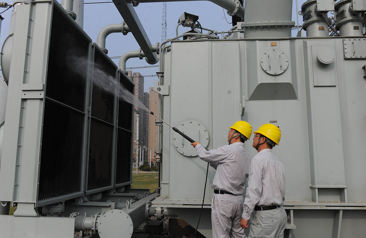 47牵引变流器牵引变流器是动车组机车牵引电能的变换装置承担着交-直流变换、直-交流变换的功能是动车组机车的核心部件。1熟悉变流元件的规格、性能参数；2熟悉各变流器的原理电路、联结方式及产品技术性能；