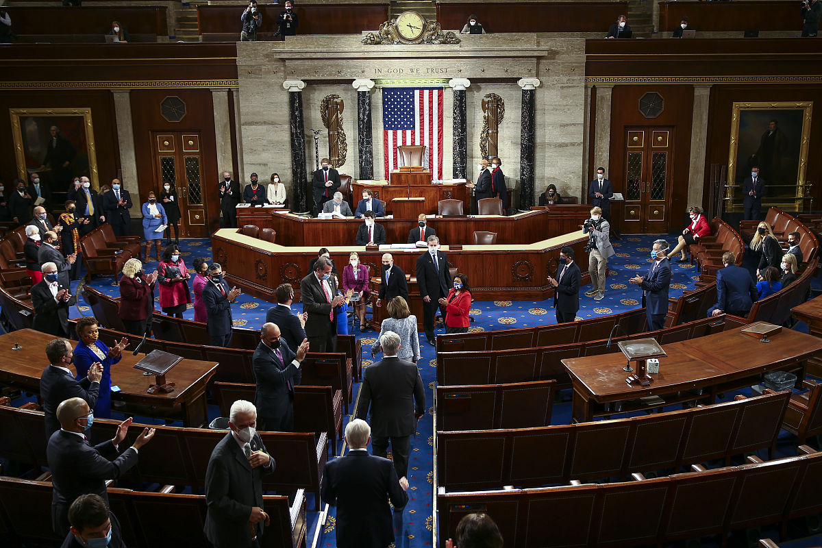 请比较美国参议员和美国众议员