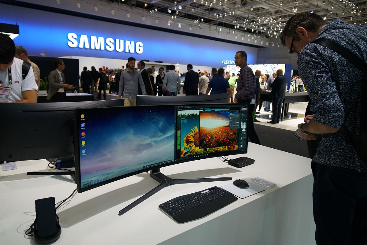 描述一下电子显示器世界贸易的现状具体描述韩国三星公司的电子显示器业务