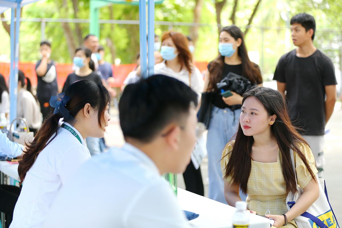 锦州师范高等专科学校英语教育专业就业方向：教师、培训师、翻译等