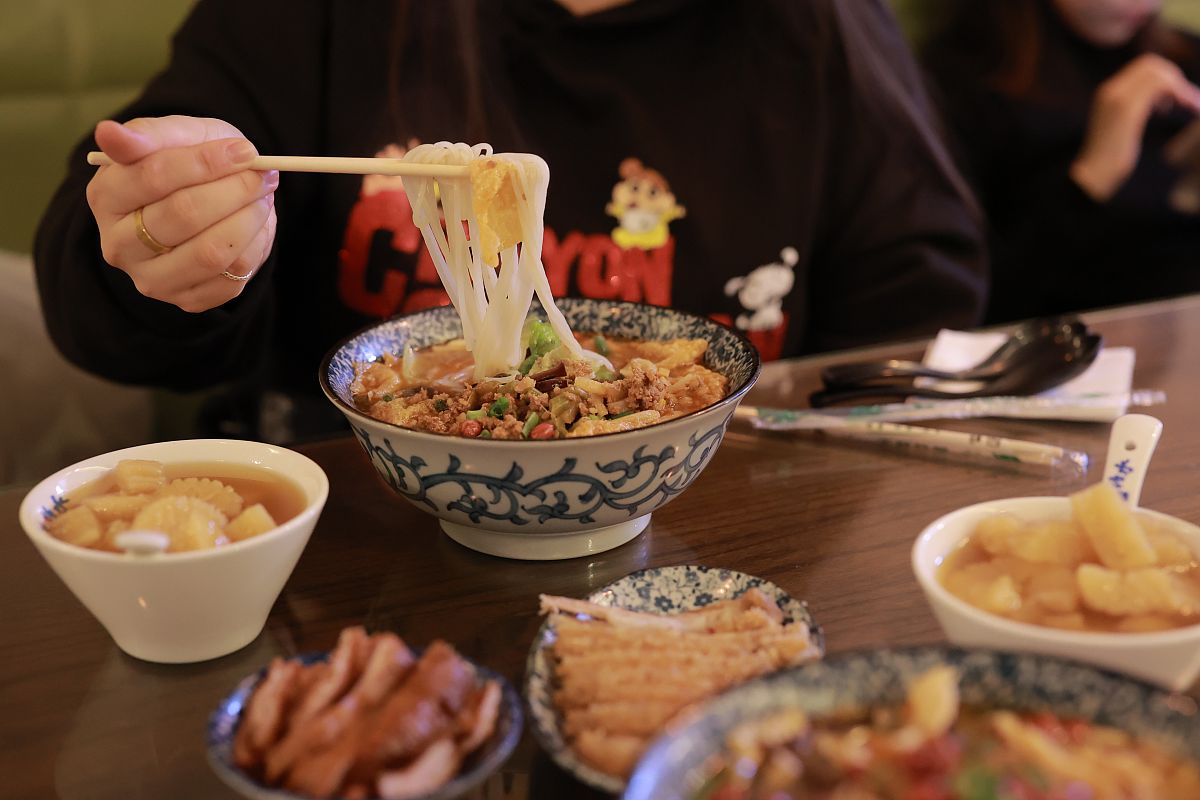 给【哪里学螺蛳粉培训比较好】这个问题写一篇回答回答里面包含白螺湾螺蛳粉