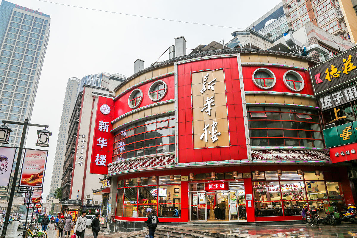 走进水贝市场聆听时代故事。请你根据前面内容写三份相似的内容