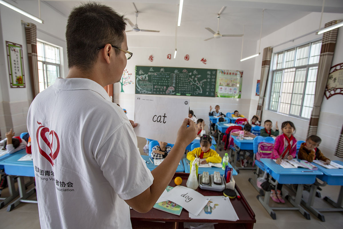 写一篇研究生支教团开展不同支教地的队长的生活分享会让下一届支教团成员更好的了解支教地的生活情况