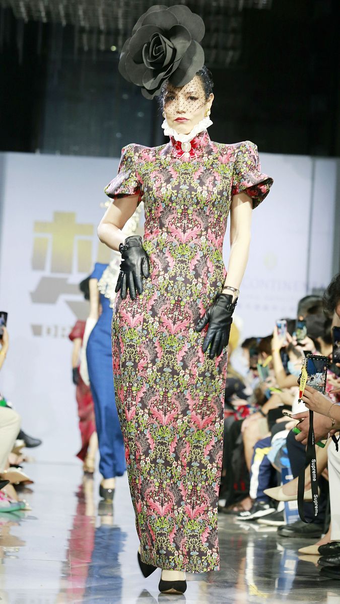 我的服装作品以《金陵十三钗》为灵感 请为这个作品写一下设计