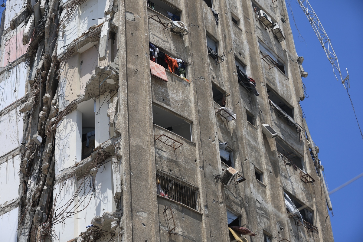 高层住宅外墙脱落频发：砸人砸车谁之过？责任如何划分？