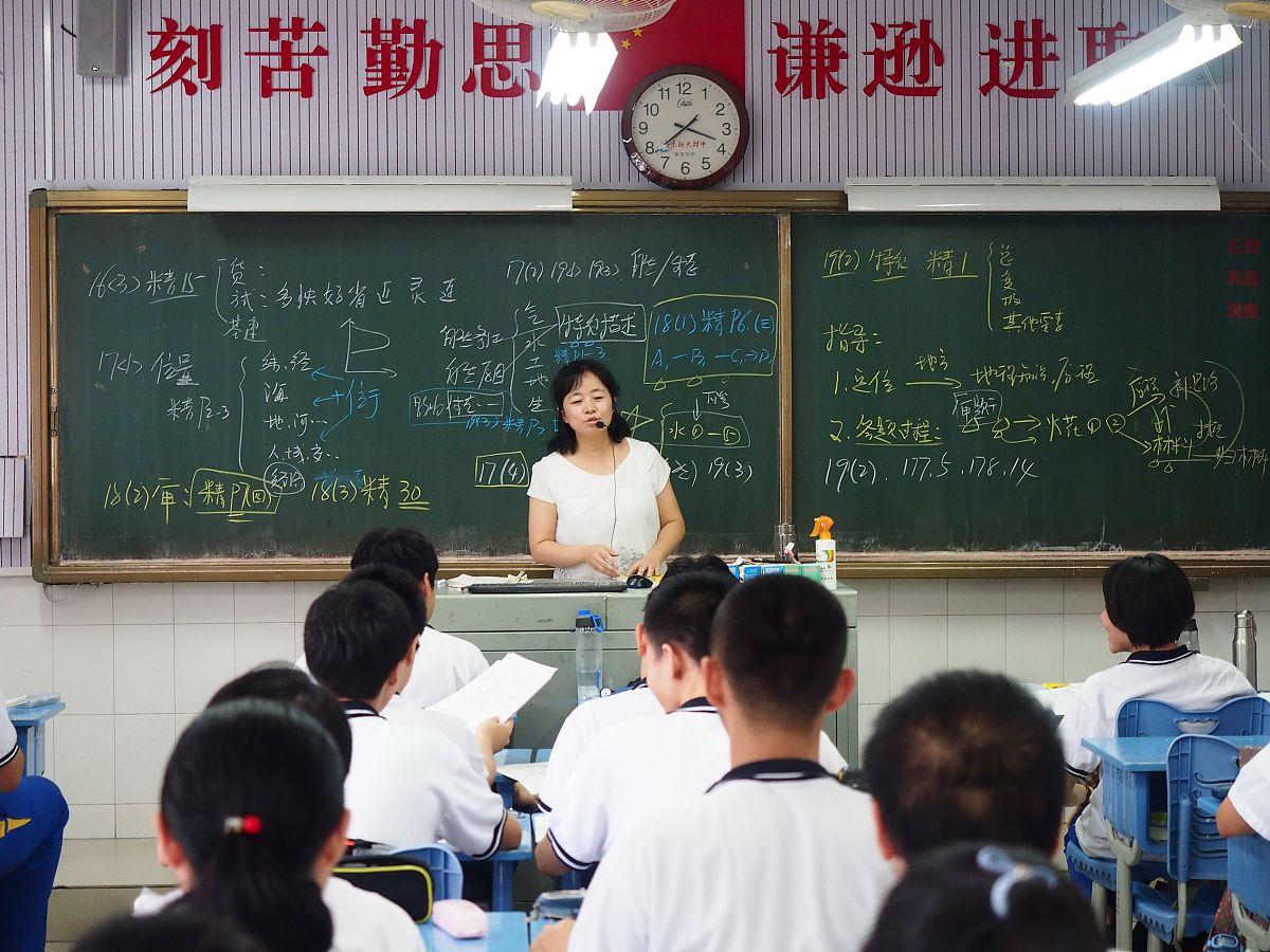 🎉 号外！物理老师殷杰荣获初中物理组一等奖！