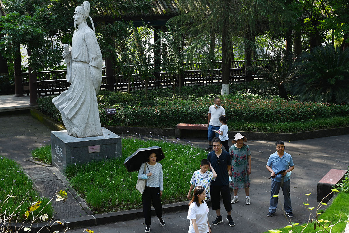 白居易生平概述：唐代诗人、政治家的一生