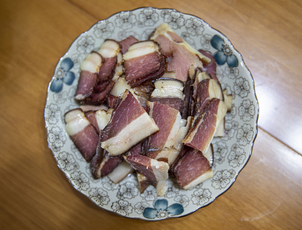 酸辣腊肉的做法_酸辣腊肉怎么做