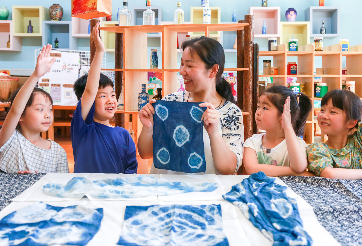 以美育积淀——人文积淀类课程筑牢精神涵养的切点为标题写一段话