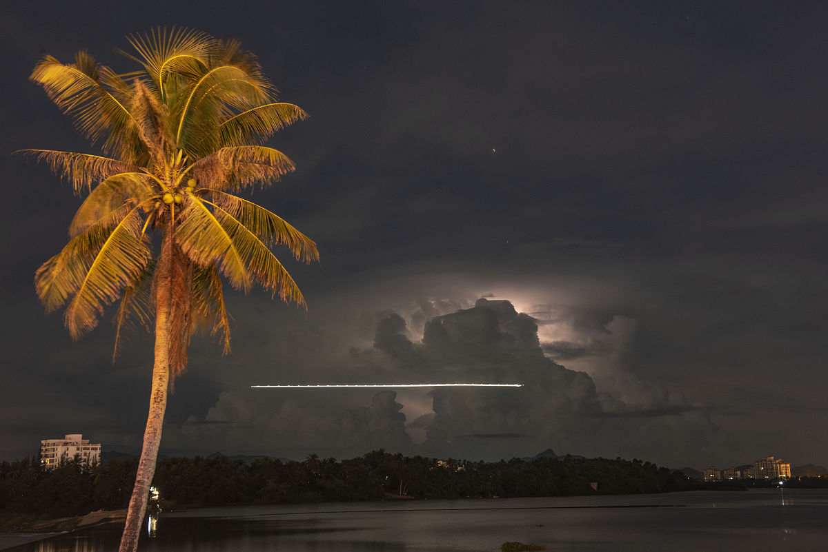 飞行安全指南：如何防范雷击