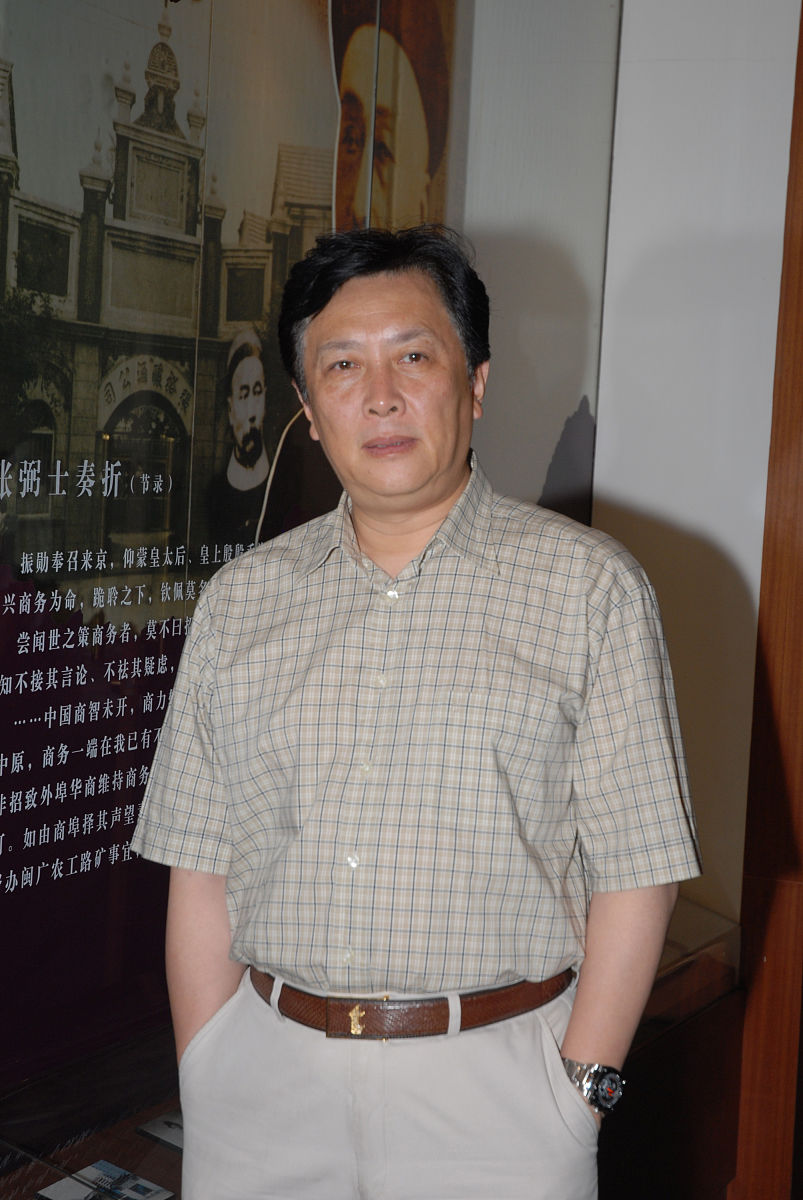 2008年6月10日,山东烟台,著名演员唐国强参观张裕酒文化博物馆.+++_++