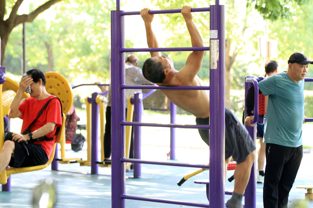 成年人引体向上标准：多少个算合格？