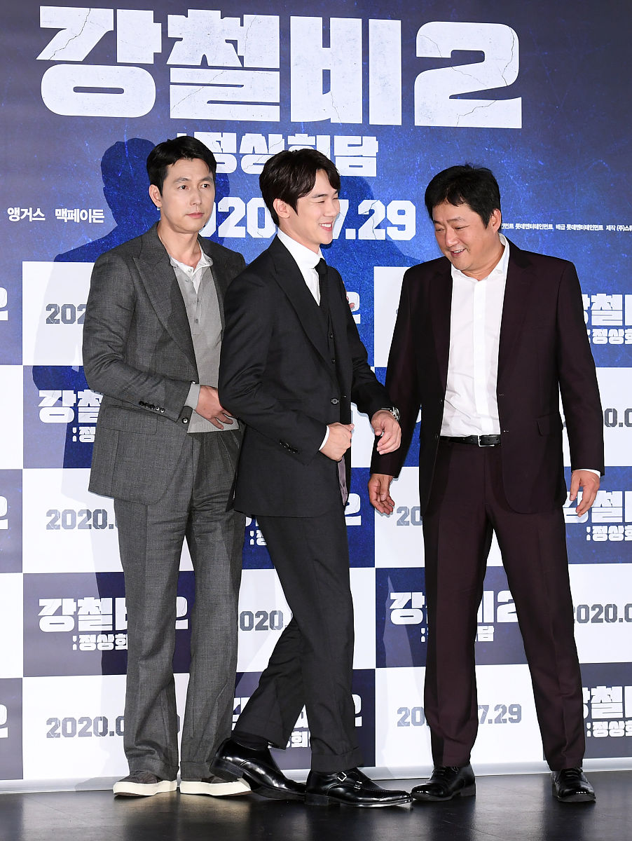 2020年7月23日下午,韩国首尔,明星出席了电影《铁雨2》的试映.郭道元,