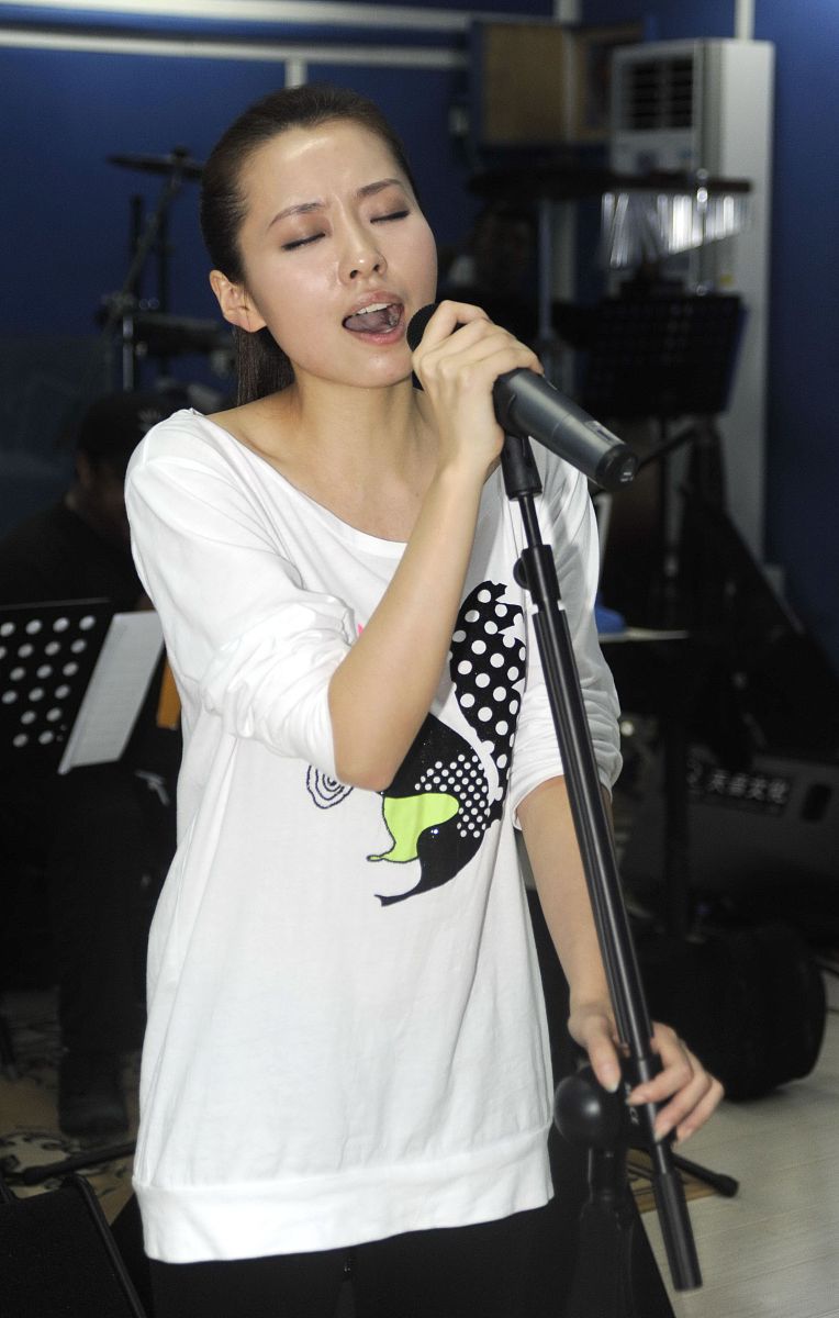 甘雨：中国实力派女歌手，以感性民谣温暖人心