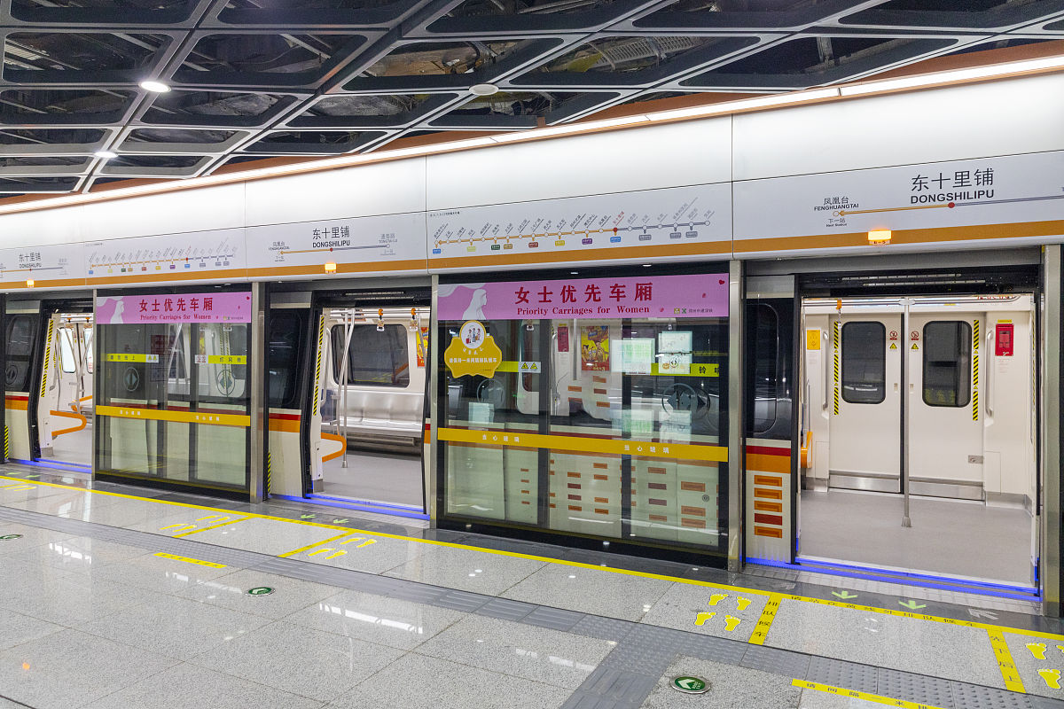 2021年9月15日,河南省郑州地铁3号线恢复运营,郑州中建深铁3号线车站