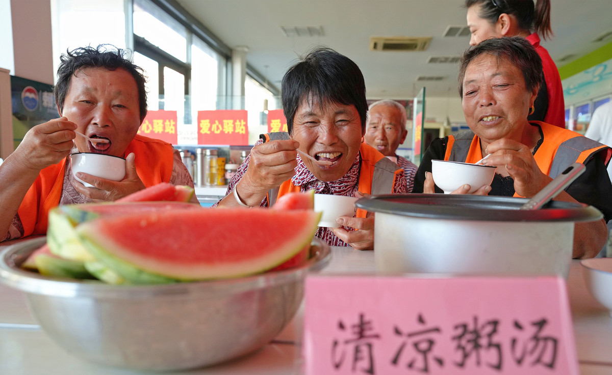 好心买瓜却遇变质！学生帮助两位老人却遭遇尴尬事件