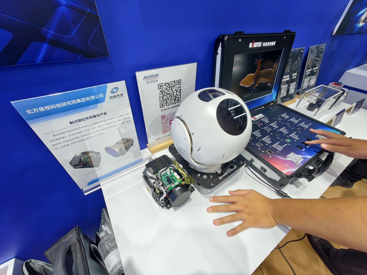 请模仿我的老师讲robox全球日活在线人数