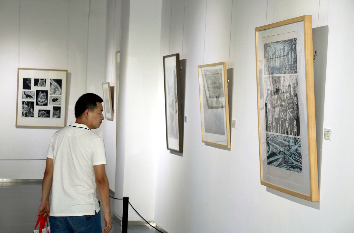 你现在是一个导航网站的编辑人员请为我写一篇中央美术学院附属中等美术学校在我国著名美术教育家徐悲鸿先生和江丰同志亲自倡导和直接关怀下创办于1953年是我国教育部唯一直属的中等美术学校丁井文先生担任第一任校长。的相关介绍。