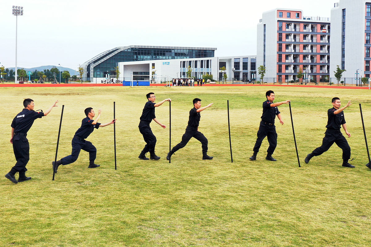 重庆中考200分能读的高铁学校哪家好