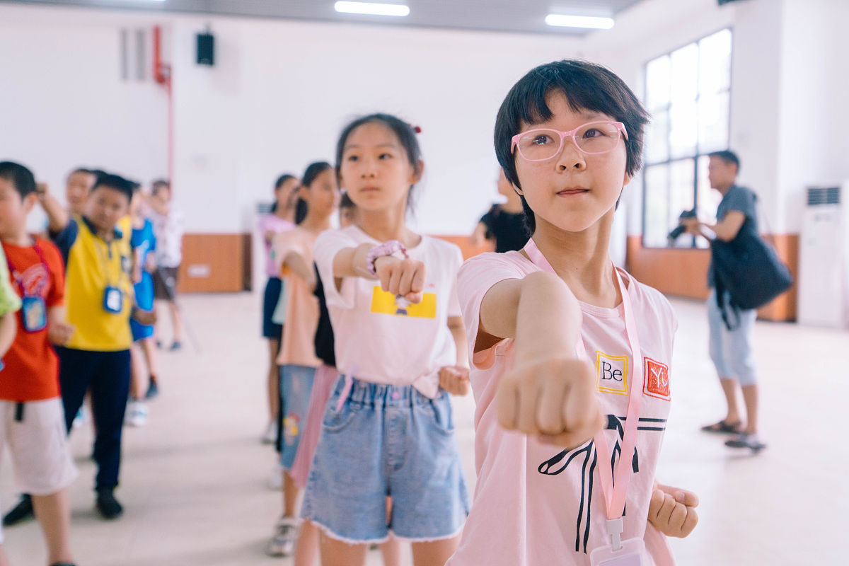 2021年7月19日,广东惠州暑期托管启动首日,在惠城区试点学校,学生参加