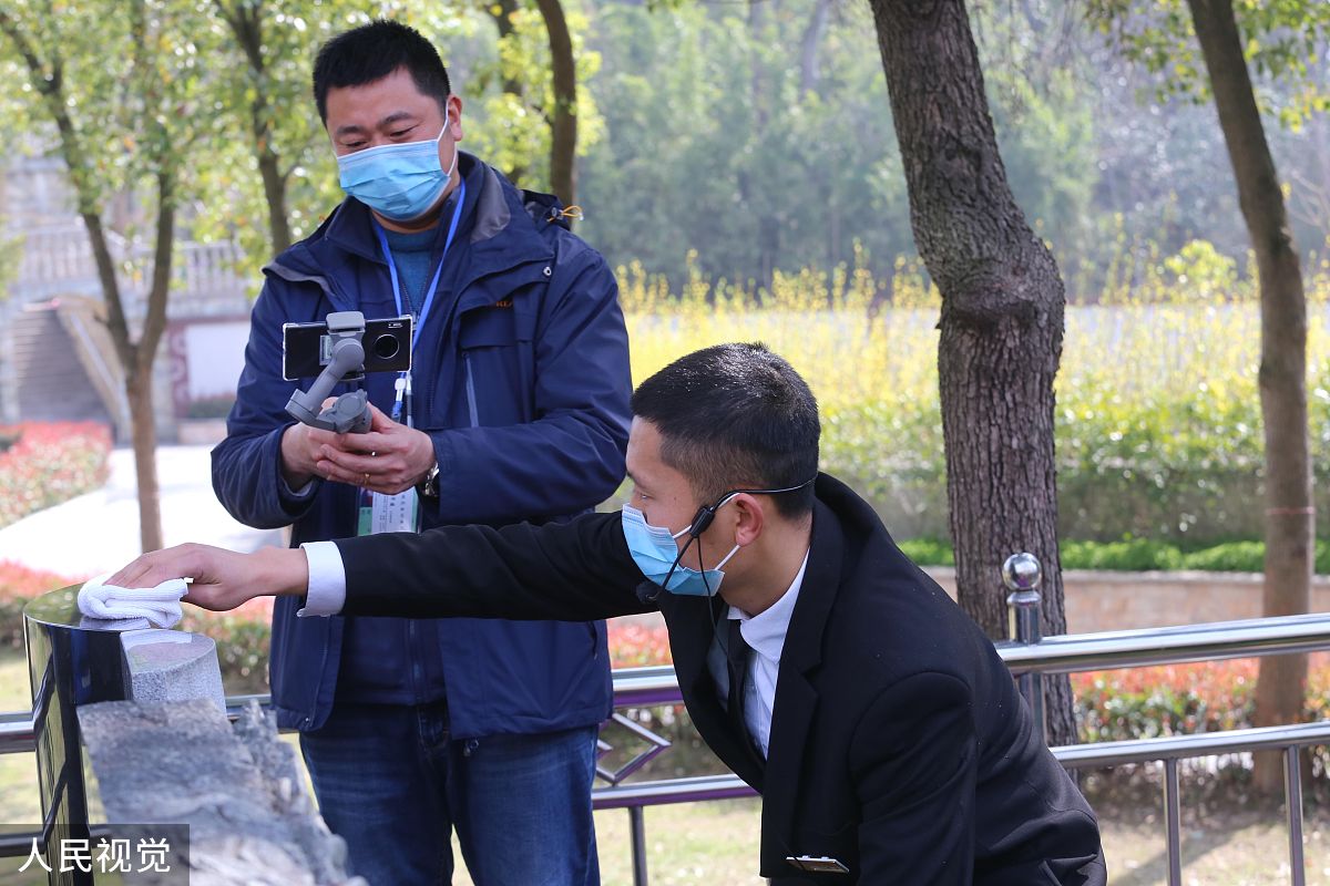 云祭祀项目的亮点在于四部分内容家庭祖谱、墓碑定位、墓碑 NFC、VR影像及全息投影