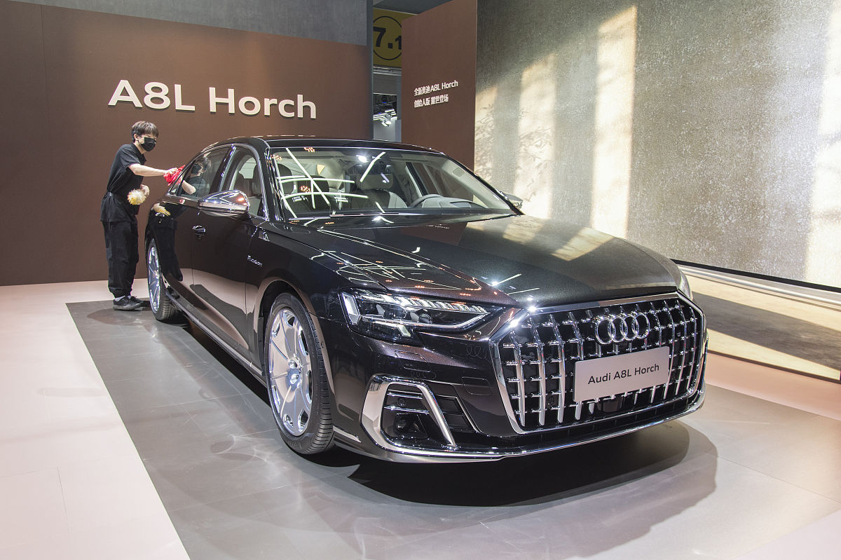 奥迪A8L对比奔驰S级800字左右