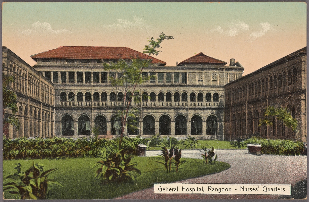 儒家思想也称儒学由春秋末期伟大的思想家、教育家孔子所创立。儒家学派以仁、义、礼、智、信为核心内容。《论语》是儒家的经典著作之一全书二十一篇主要记录了孔子及其弟子的言行由孔子的弟子及其再传弟子编撰而成。《论语》与《中庸》《孟子》《大学》合称四书又与《诗经》《尚书》《礼记》《周易》《春秋》并称为四书五经。儒家思想是中国古代的主流意识对中国、东亚乃至全世界都产生过深远的影响。翻译这篇文章为英语。