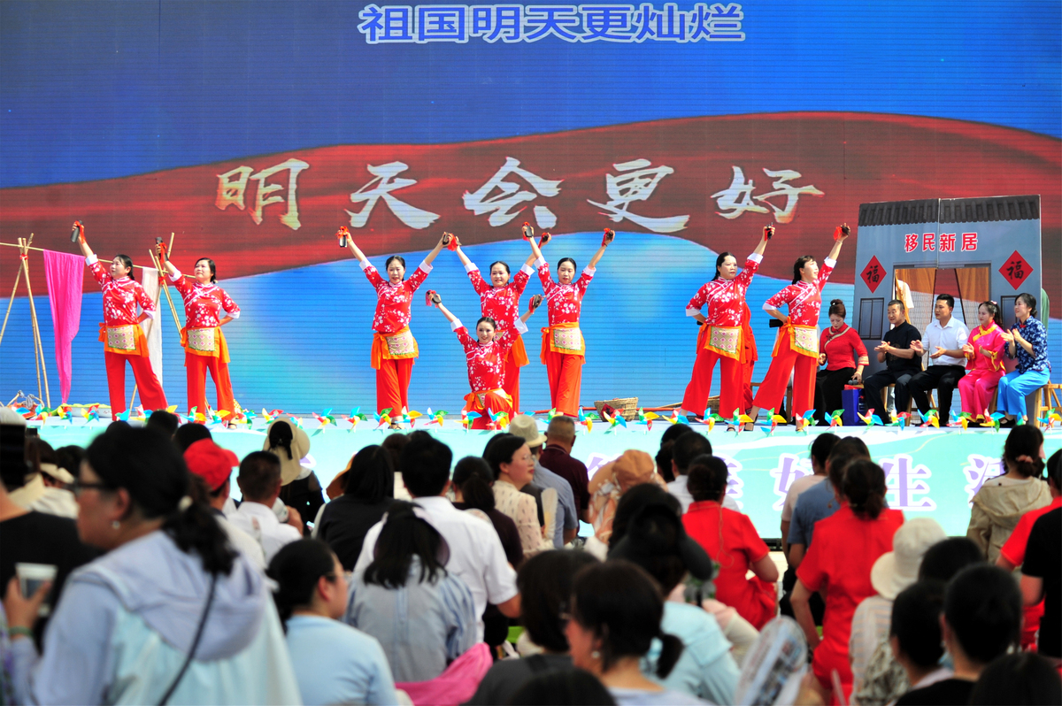 三下乡结课汇报演出感想：精彩纷呈，感人至深