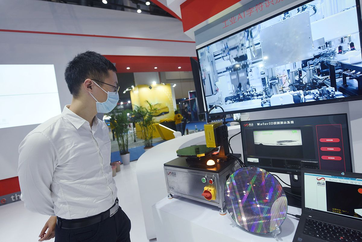 虚拟与现实交互学习及校级实训中心建设方案研究分工与进度