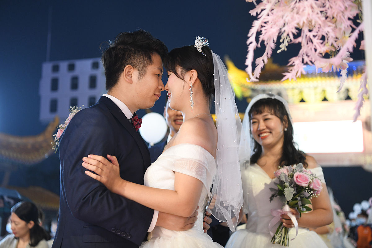 《致敬英雄》观后感：致敬消防员的勇敢与无私