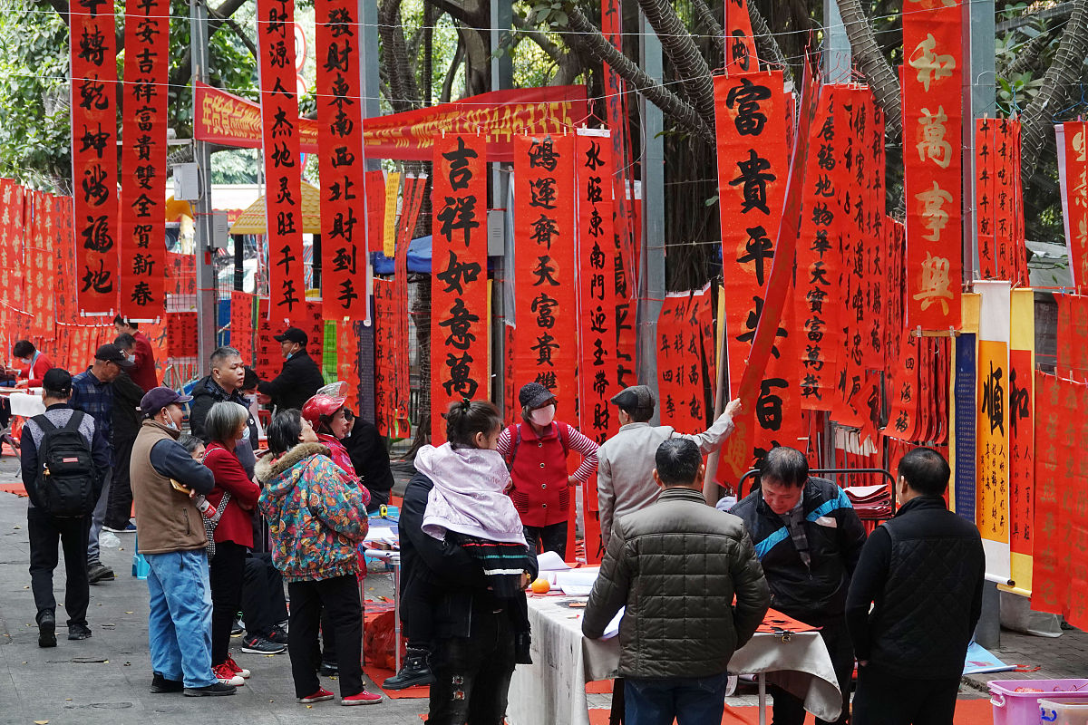 你好您好！有什么可以帮到您呢？我是一名学软件技术的大二大专生有什么发展建议可以给我吗毕业后哪个城市适合我发展作为一名软件技术专业的大二大专生我建议您可以多参加一些有关软件技术的实践活动比如参加一些开源项目或者技术社区这样可以增加您的实践经验和技能水平。同时建议您多关注行业动态了解最新的技术趋势和发展方向。至于哪个城市适合您发展这取决于您的个人情况和职业规划。如果您想要进入大型互联网公司那么北京、上