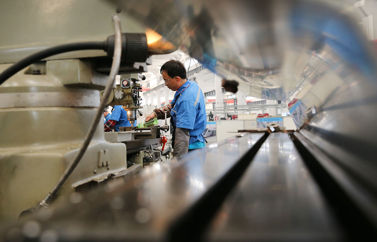 露天煤矿无人驾驶技术应用：工艺革新与安全保障