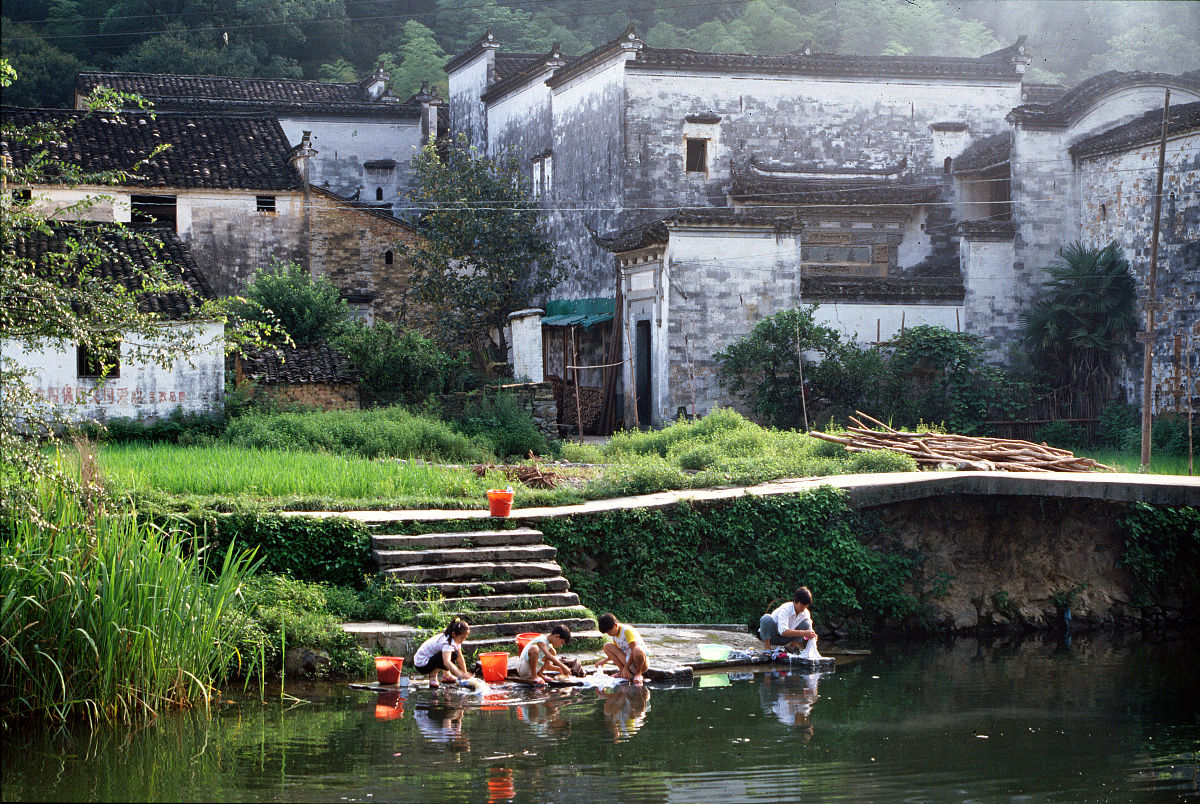 以故乡为主题 写一个3千字的作文